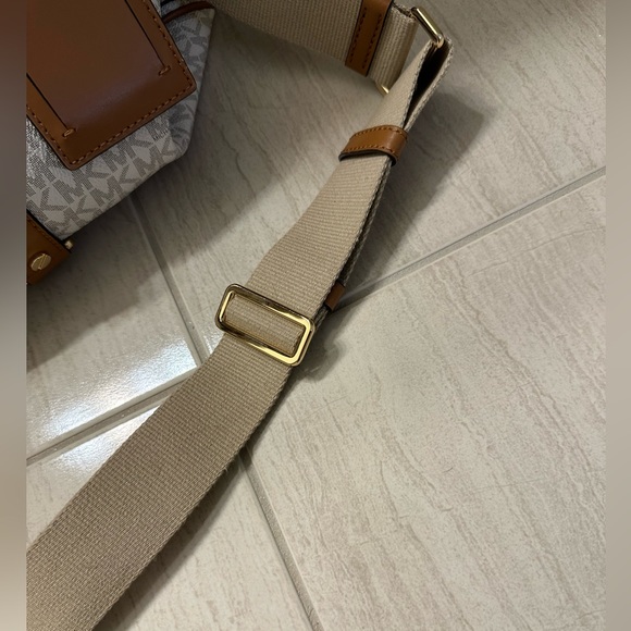 SOLD ❤️ Michael Kors Bedford Travel Extra-Large Logo Stripe Weekender Bag - Picture 4 of 14